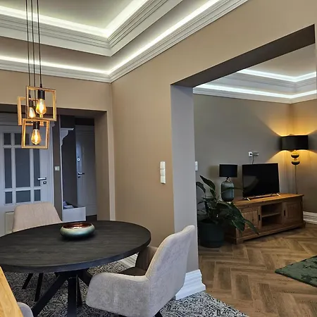 Apartment Twin 1 *